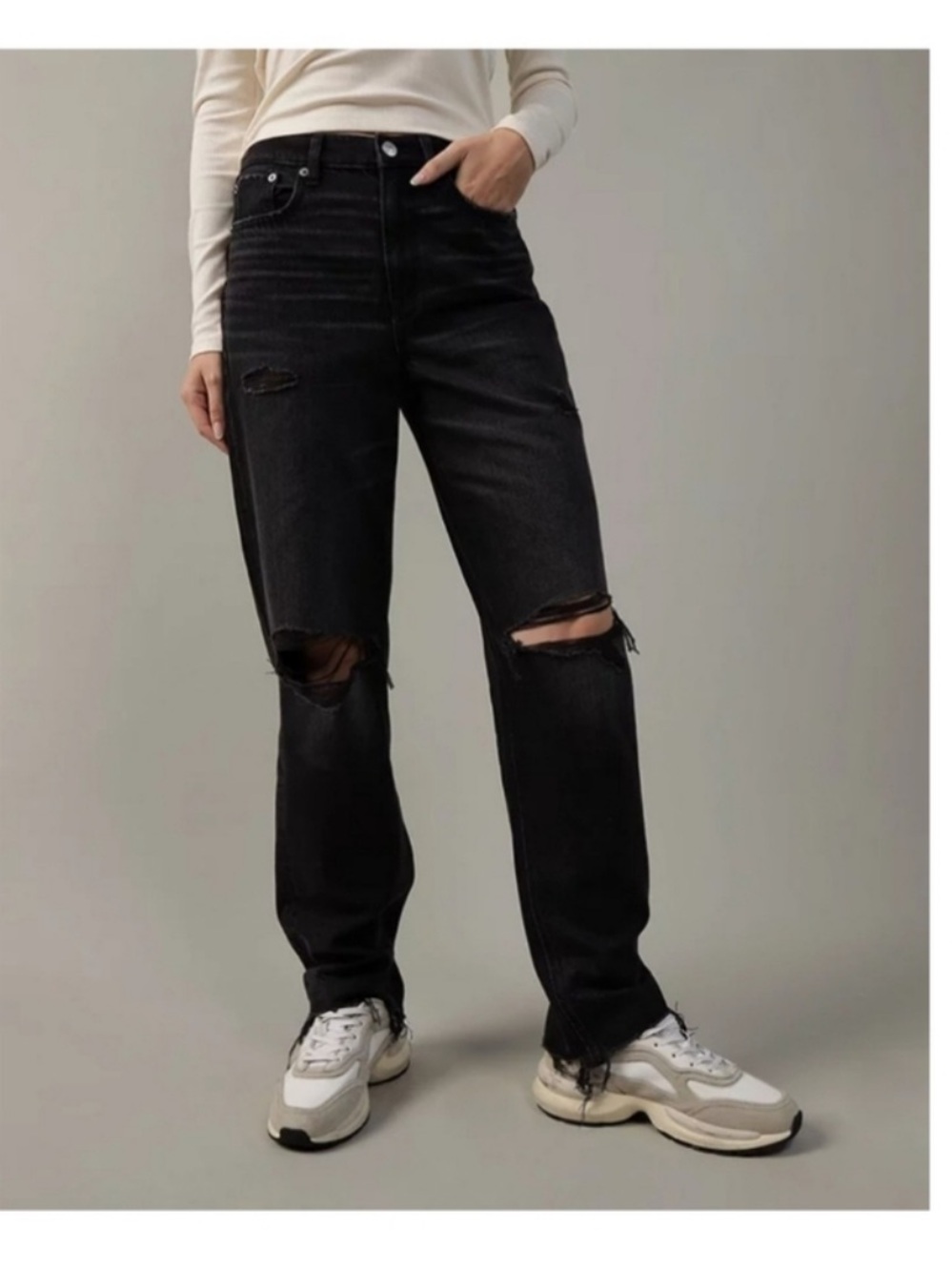 American Eagle Strigid Washed Black Distressed Ripped Knee Raw Hem 2 High Rise